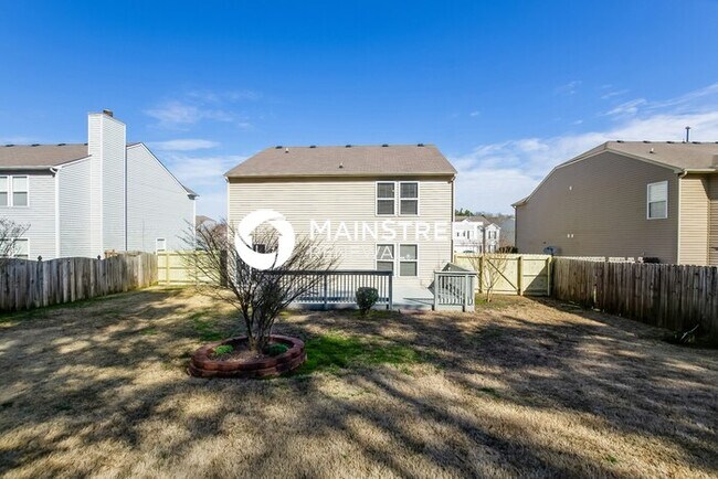 Building Photo - 3 Bedroom Pet-Friendly Home in Charlotte, NC with Main Street Renewal