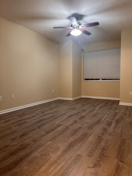 Building Photo - 7545 Mansion Cir
