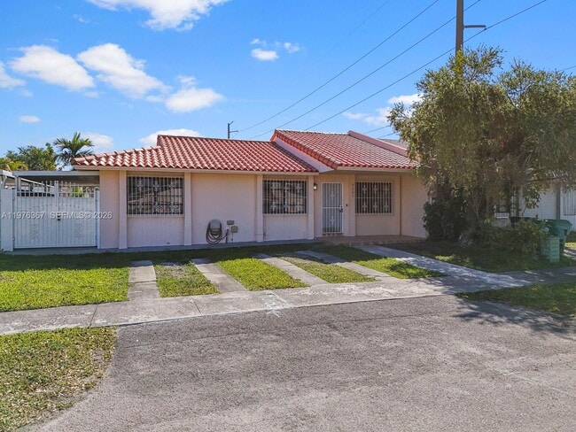 Building Photo - 7121 SW 102nd Ct