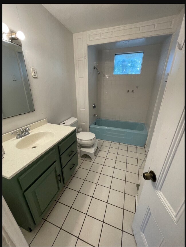 Building Photo - 5 Durham St