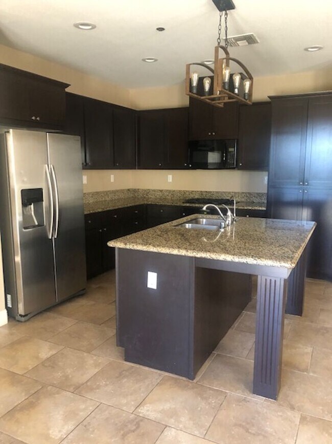 Building Photo - Beautiful Manteca Home in Quiet Neighborhood