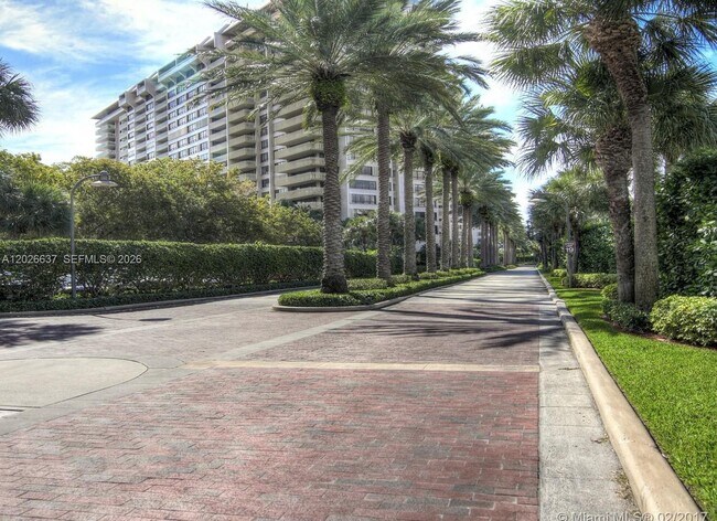 Building Photo - 2 Grove Isle Dr