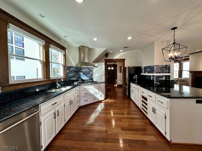 Building Photo - 12 Maple Ave