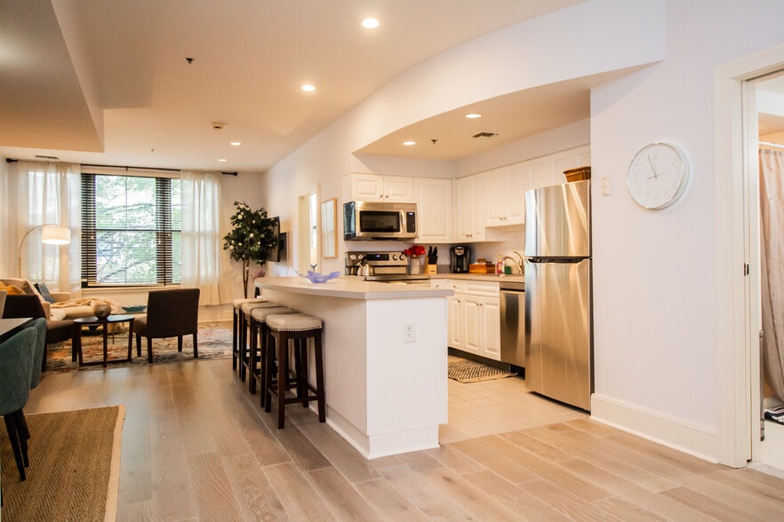 Building Photo - 1387 Washington St