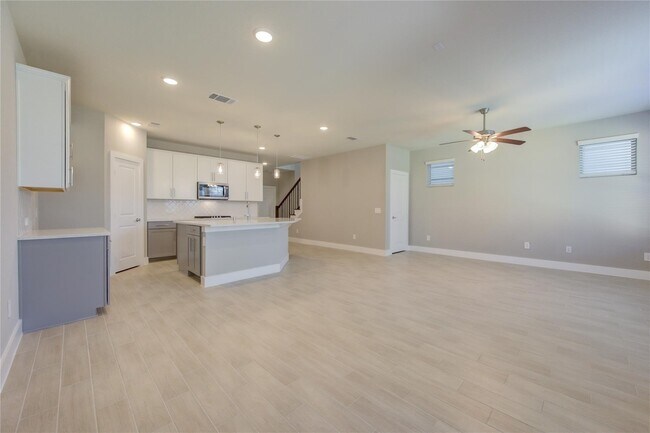 Building Photo - 1709 Summerlyn Ter Dr