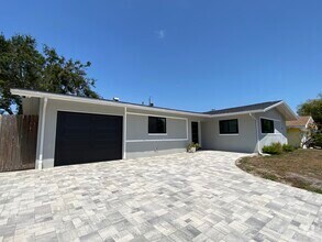 Building Photo - 1346 Hill Dr