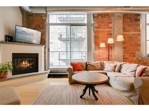 Building Photo - 521 S 7th St