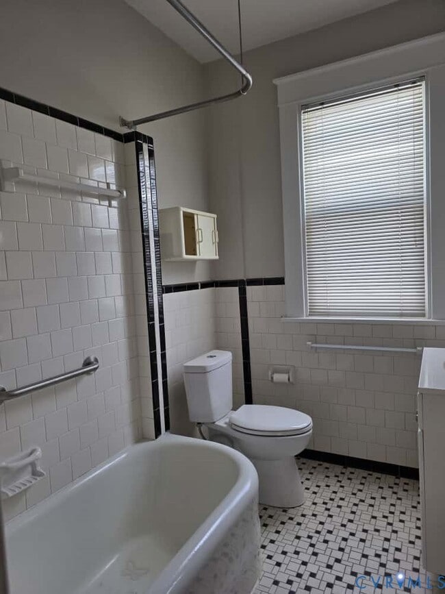 Building Photo - 2702 Seminary Ave