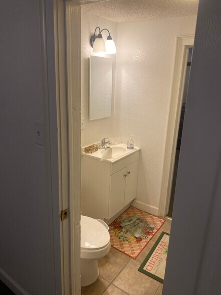 Building Photo - 151 N Pendell Rd