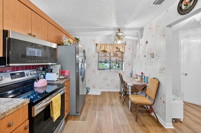 Building Photo - 4587 Carambola Cir S