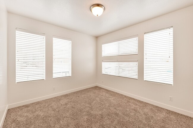 Building Photo - Beautiful Smart Home 3 Bed, 2 bath in Clea...