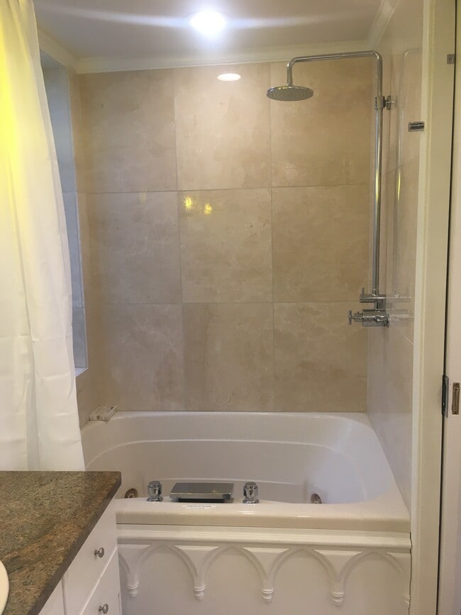 Building Photo - 408 Lombard St