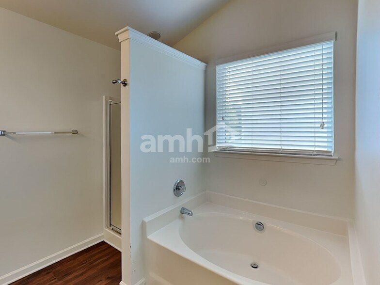 Building Photo - 193 Mott Rd