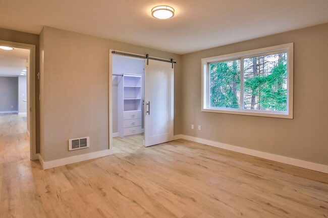 Building Photo - Beautifully, Remodeled Home In Freeland!