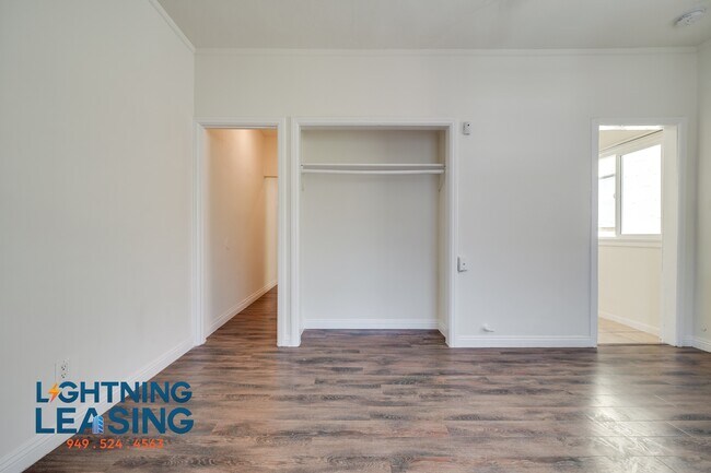 Building Photo - 423 N Coronado St