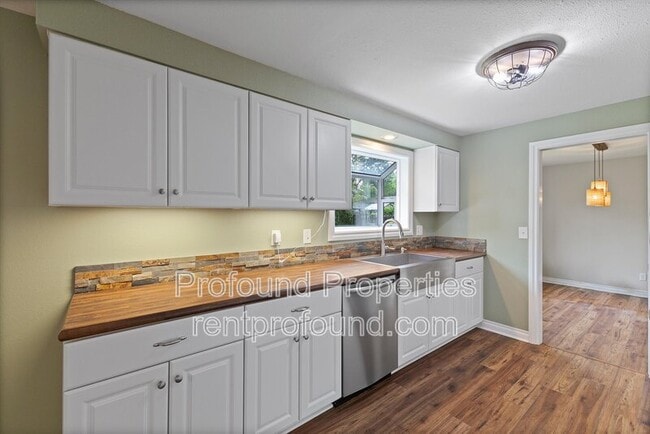 Building Photo - 5860 SW 191st Ave