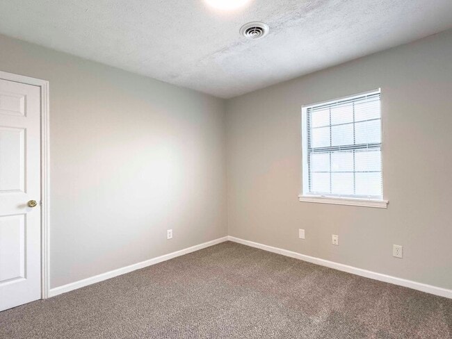 Building Photo - 19-419 Thompsonville Ln