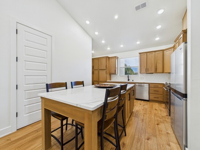 Building Photo - 113 Coker Ln