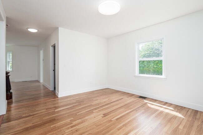 Building Photo - 92 Clinton Pl