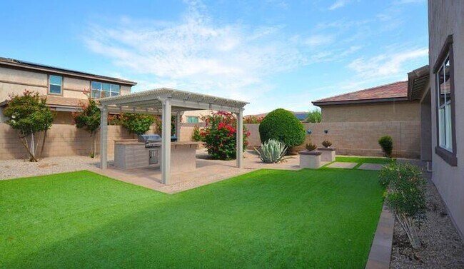 Building Photo - Stunning Executive Home (former model) in ...