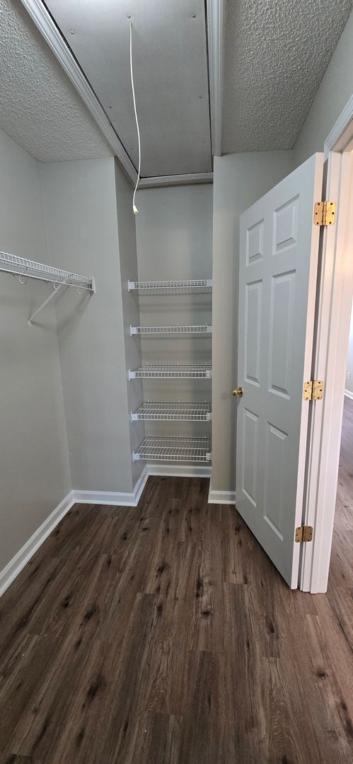 Building Photo - Lovely Jasper Townhome