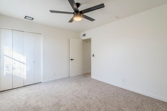 Building Photo - First floor fully updated unit!