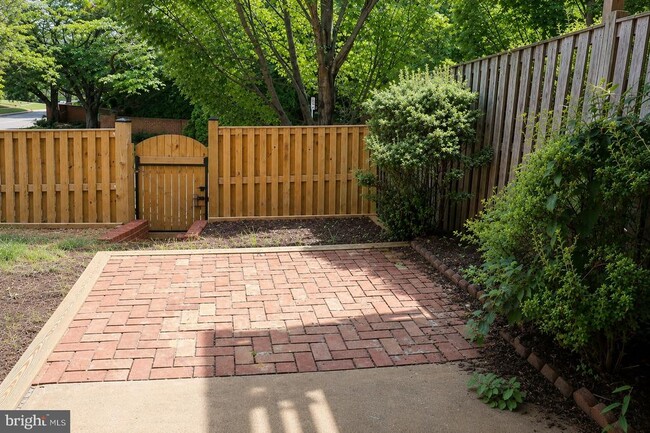 Building Photo - 2103 Dominion Heights Ct