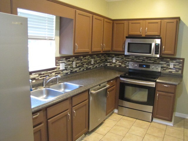 Building Photo - 401 Cambrian Ridge Dr