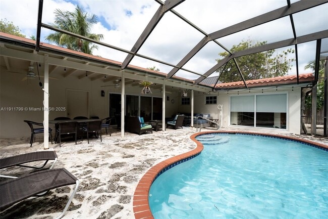 Building Photo - 220 Buttonwood Dr