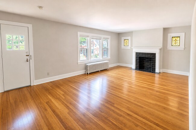 Interior Photo - SHADY DRIVE WEST-- 194