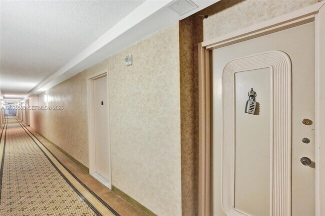Building Photo - 2030 S Ocean Dr
