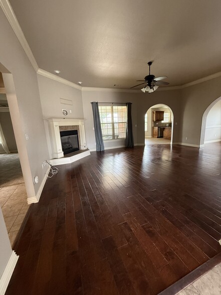 Building Photo - 6405 S 49th St