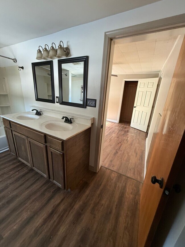 Building Photo - 3185 Spring Rd