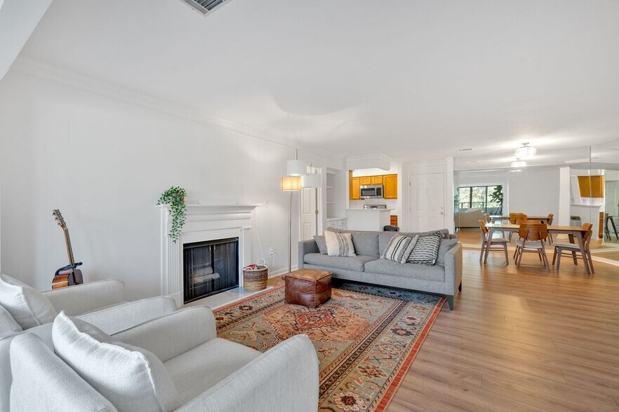 Building Photo - 25109 Plantation Dr NE