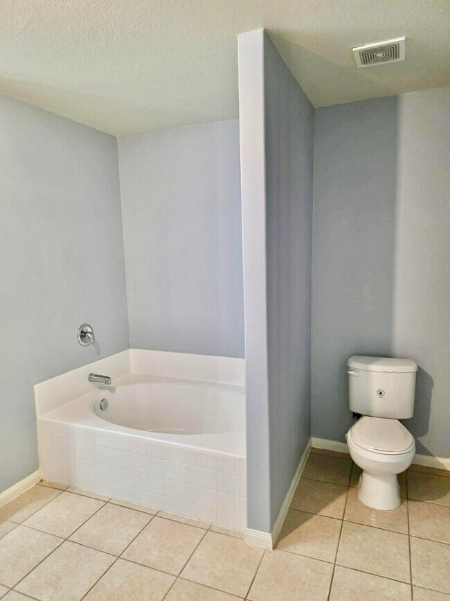 Building Photo - 11207 Hall Ridge Ct