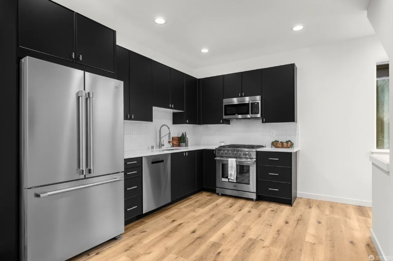 Building Photo - 9429B 18th Ave SW