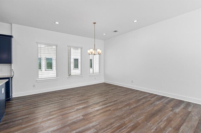 Building Photo - 1739 Cove Cres Ct
