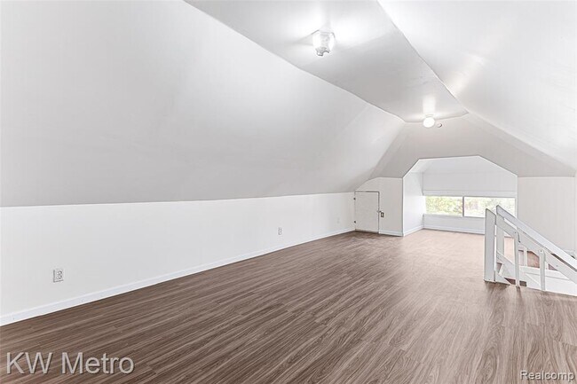 Building Photo - 1076 N Rademacher St