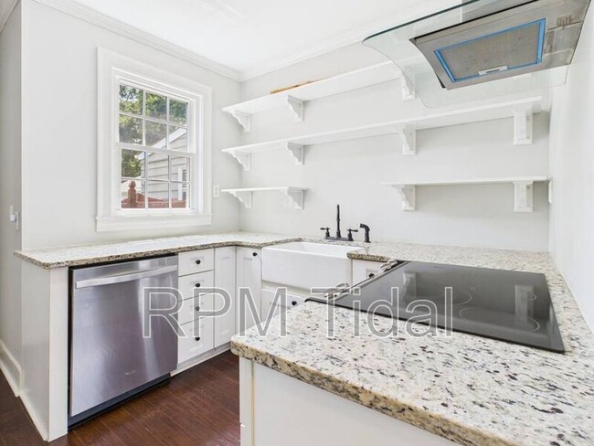 Building Photo - 217 Palen Ave