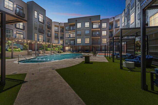 Building Photo - 2901 Indiana St