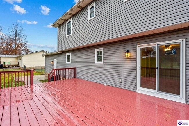 Building Photo - 215 Darrell Dr