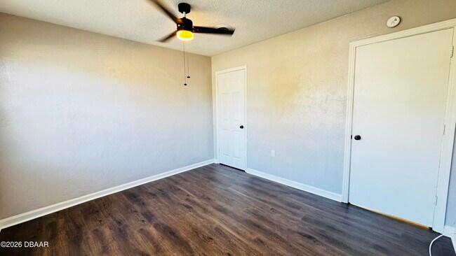 Building Photo - 374 S Halifax Dr