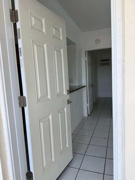 Building Photo - 1014 Salzedo St