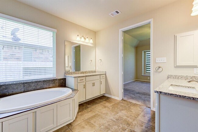 Building Photo - 29302 Wood Lily Dr