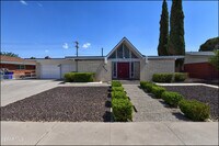Building Photo - 8400 Parkland Dr