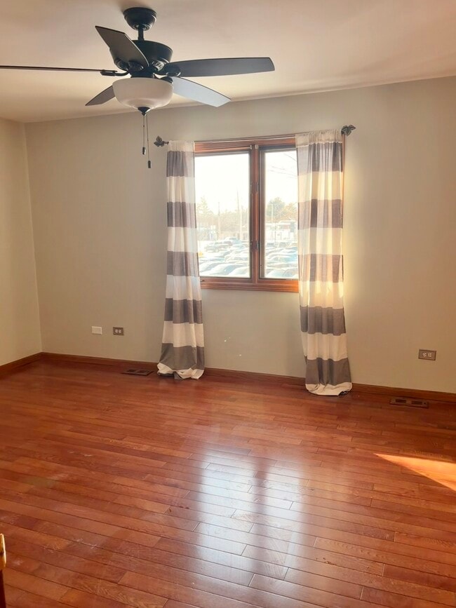 Building Photo - 10956 S 76th Ave