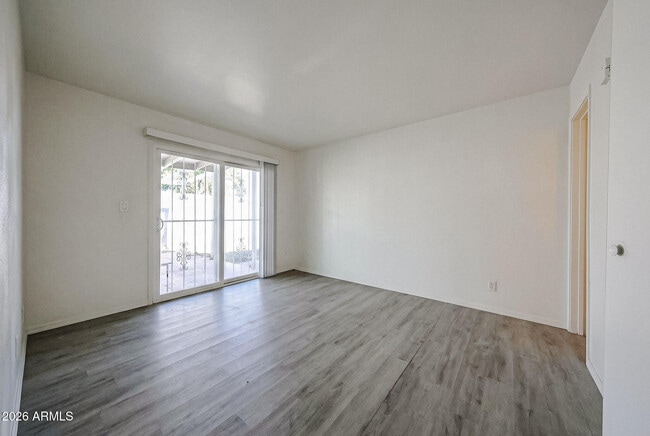 Building Photo - 2226 W Heatherbrae Dr