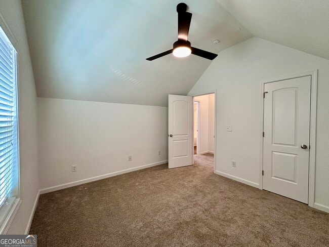 Building Photo - 728 Skyview Dr NE