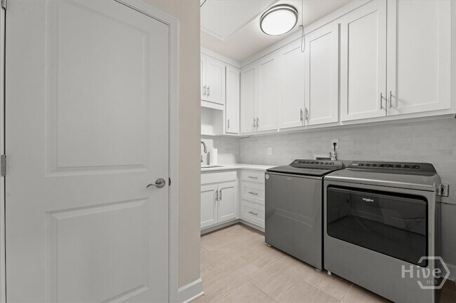 Building Photo - 1021 Leeward Run Trl