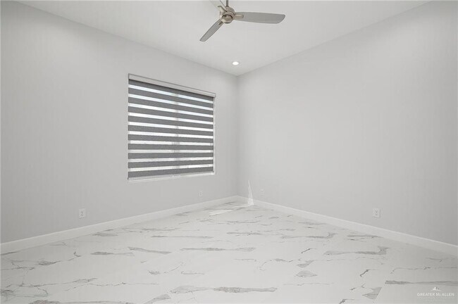 Building Photo - 2416 Thames Dr